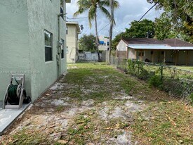 35 NE 13th St in Fort Lauderdale, FL - Building Photo