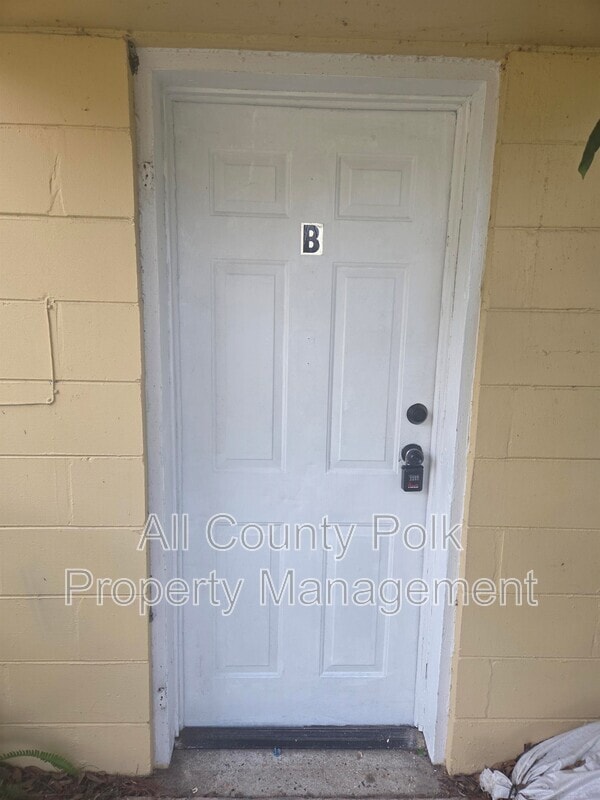 103 Colonial Dr in Auburndale, FL - Building Photo - Building Photo