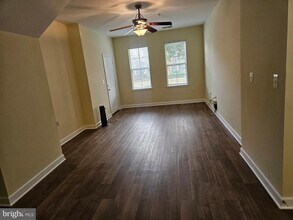 22763 Fountain Grove Square in Ashburn, VA - Building Photo - Building Photo