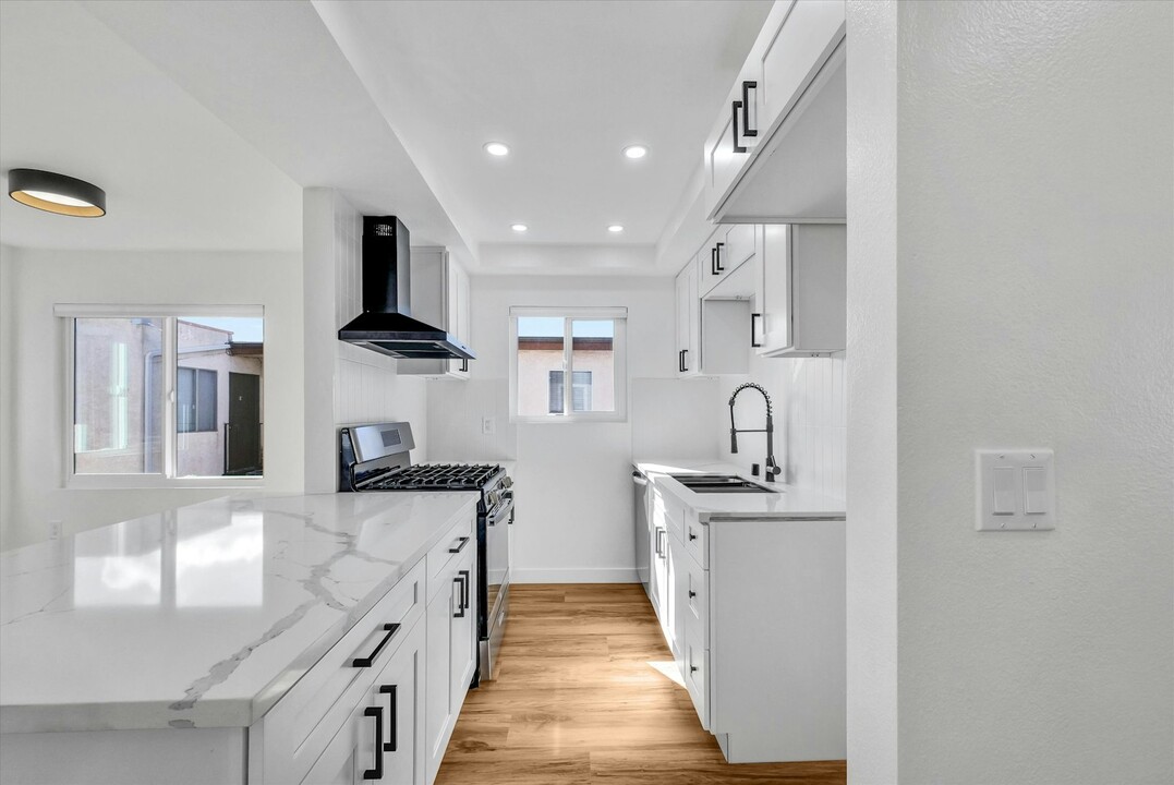 18652 Libra Cir in Huntington Beach, CA - Building Photo