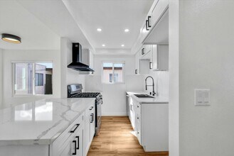 18652 Libra Cir in Huntington Beach, CA - Building Photo - Building Photo