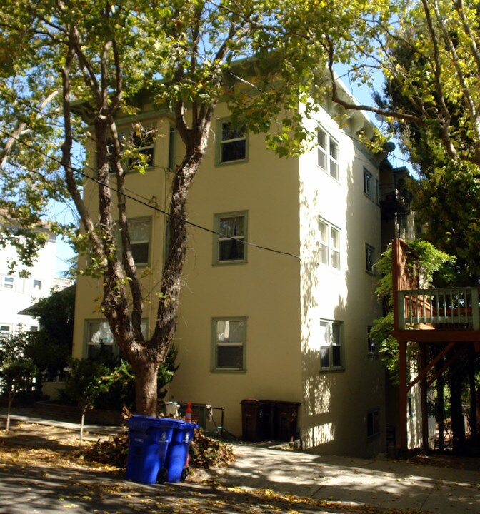 30 Nicholl Ave in Richmond, CA - Building Photo