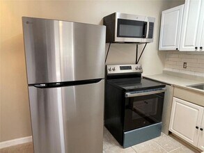 199 Fulton St NE in Largo, FL - Foto de edificio - Building Photo