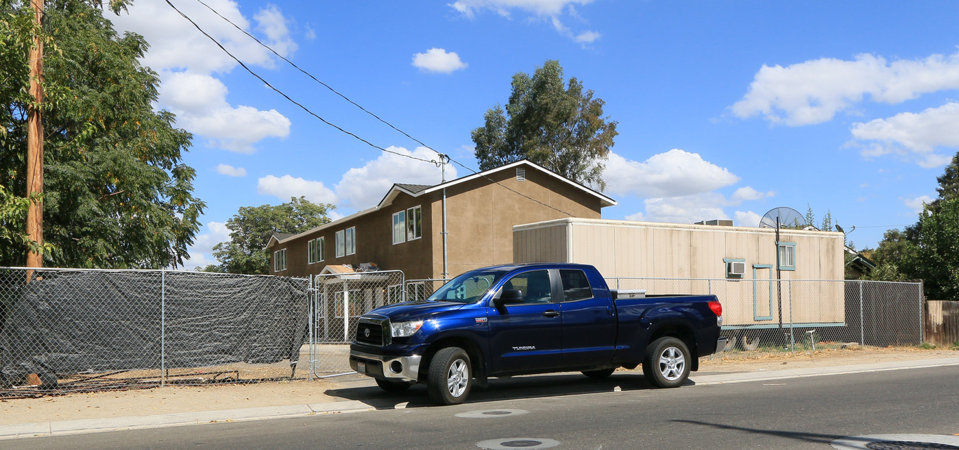 5350 Rohde Rd in Keyes, CA - Building Photo