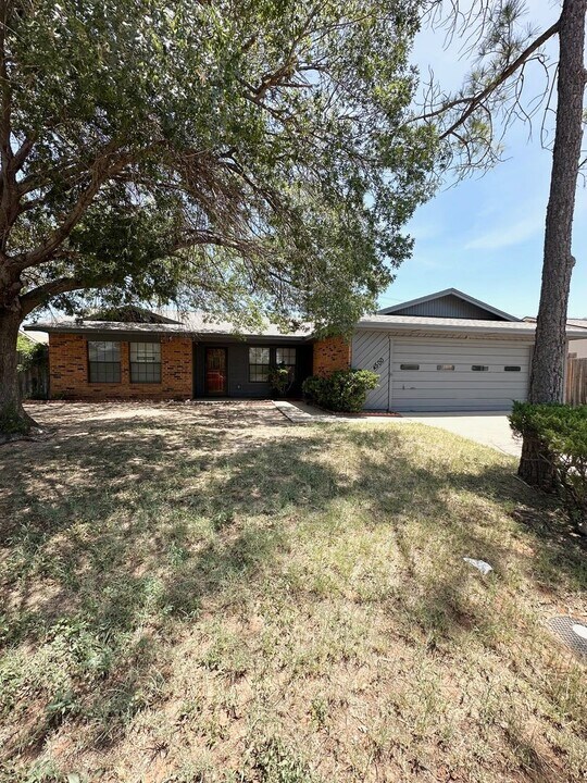 4500 Amistad Dr in Midland, TX - Building Photo