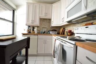1472 Commonwealth Ave, Unit 2 in Boston, MA - Foto de edificio - Building Photo