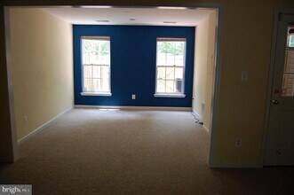 13653 St Johns Wood Pl in Herndon, VA - Building Photo - Building Photo
