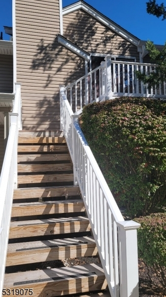 64 Encampment Dr in Bedminster, NJ - Building Photo