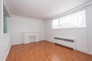 Twinson in Edmonton, AB - Building Photo