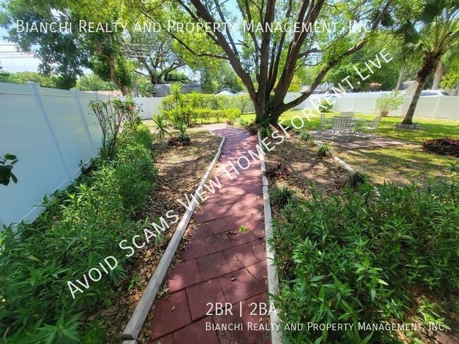 501 Lake Palms Dr in Largo, FL - Building Photo - Building Photo