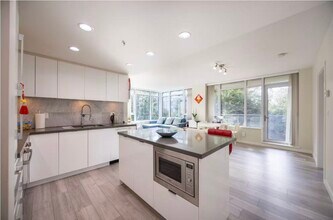 7328 Gollner Ave in Richmond, BC - Building Photo - Building Photo