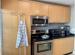 677 NE 24th St in Miami, FL - Building Photo - Building Photo