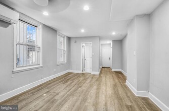 1202 N 7th St in Philadelphia, PA - Building Photo - Building Photo