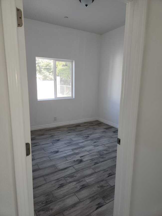 property at 1177 E 41st Pl