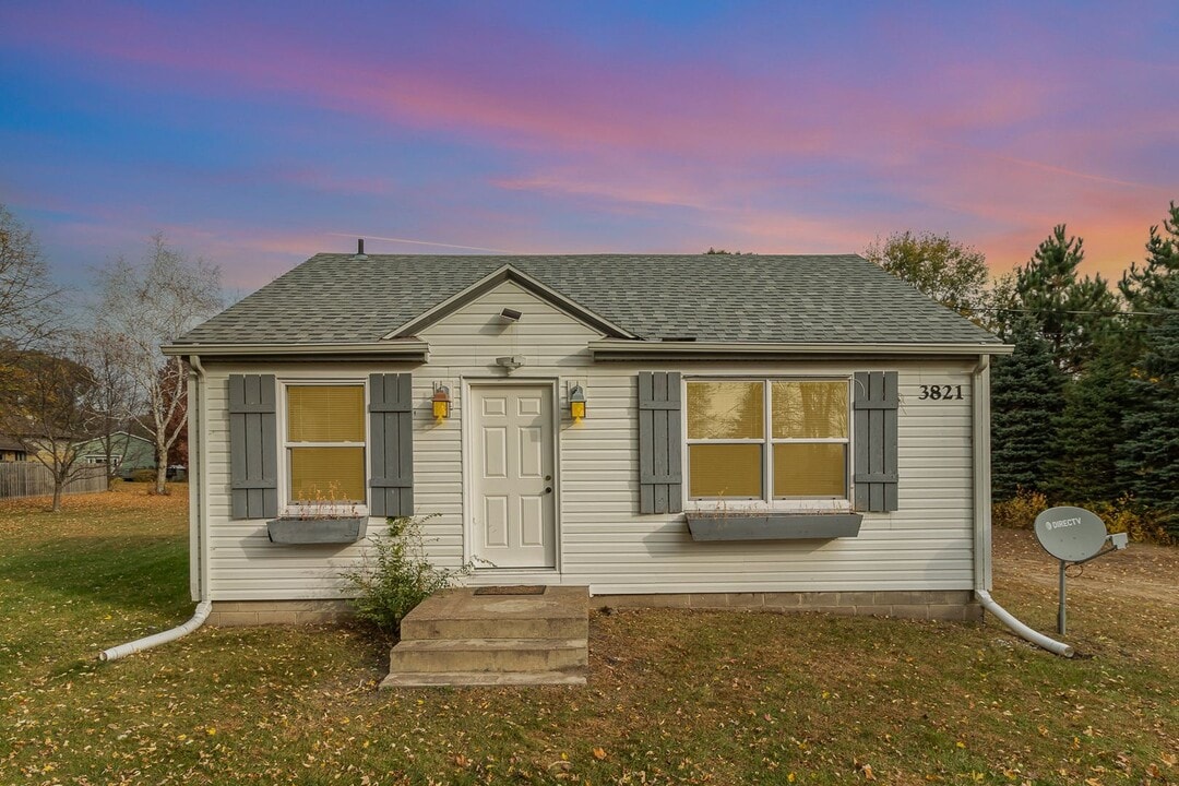 3821 Edmar Ln NE in Wyoming, MN - Building Photo