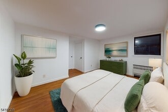 204 Philip Ave in Elmwood Park, NJ - Building Photo - Building Photo