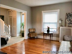 50 Chestnut St, Unit 2 in Wakefield, MA - Building Photo - Building Photo