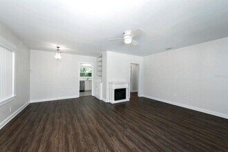1210 N Donnelly St in Mount Dora, FL - Building Photo - Building Photo