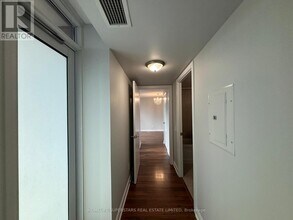 25 Viking Ln in Toronto, ON - Building Photo - Building Photo