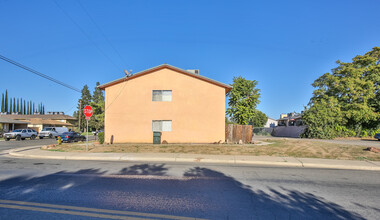 398 Grant Way in Yuba City, CA - Building Photo - Building Photo