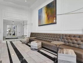325 E Paces Ferry Rd NE, Unit Buckhead Penthouse Condo in Atlanta, GA - Building Photo - Building Photo