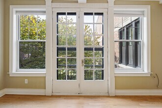 2315 N Commonwealth Ave in Chicago, IL - Building Photo - Building Photo