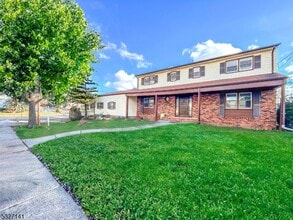 215 Monroe Ave in Edison, NJ - Building Photo - Building Photo
