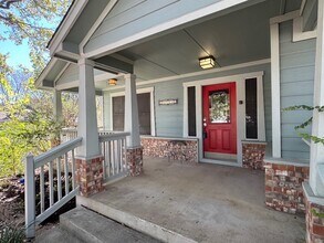 5733 Hartson in Kyle, TX - Foto de edificio - Building Photo