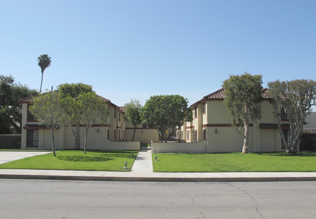 360 W Mountain View Ave in Glendora, CA - Building Photo