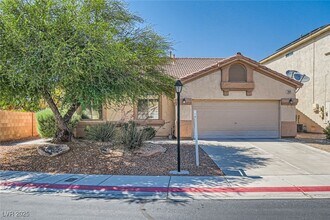 7515 Splashing Rock Dr in Las Vegas, NV - Building Photo - Building Photo