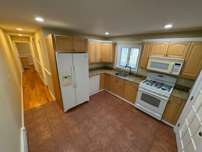 70 Hunter Ln, Unit 1