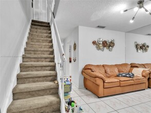 208 NW 71st Ave in Miami, FL - Building Photo - Building Photo