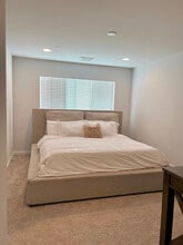 8230 S 132nd St in Seattle, WA - Foto de edificio - Building Photo