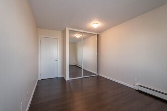 Sunset Villa in Edmonton, AB - Building Photo - Building Photo