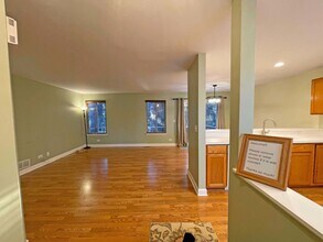 2043 Orchard Ln in Carpentersville, IL - Foto de edificio - Building Photo