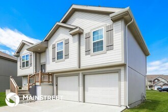 210 Elissa Dr in Raymore, MO - Building Photo - Building Photo