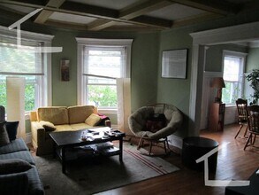 141 Fuller St, Unit 2 in Brookline, MA - Foto de edificio - Building Photo