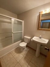 9015 Telford Cir in Johnston, IA - Foto de edificio - Building Photo