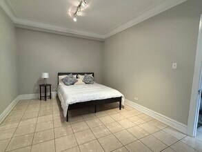 1205 W Sherwin Ave, Unit 507 in Chicago, IL - Building Photo - Building Photo