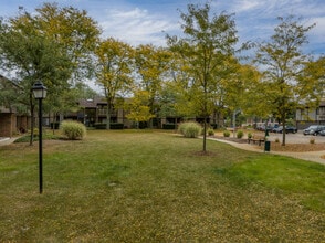 London Square Apartments in Canton, OH - Building Photo - Building Photo