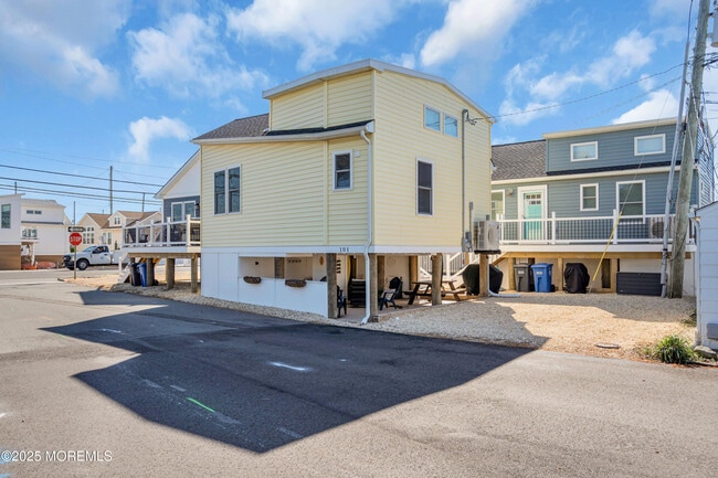 101 W Cove Way in Lavallette, NJ - Building Photo - Building Photo