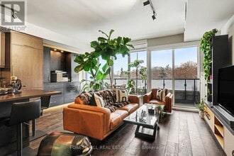 3018 Yonge St in Toronto, ON - Building Photo - Building Photo