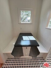 1024 1/2 N Gardner St in Los Angeles, CA - Building Photo - Building Photo