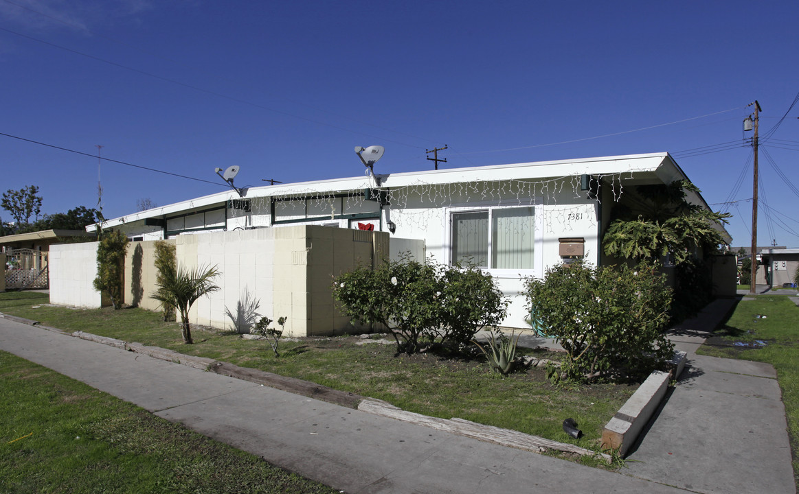 7381 Franklin St in Buena Park, CA - Foto de edificio