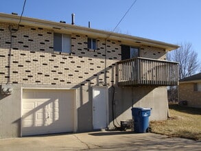 7104 N Park Ave in Gladstone, MO - Foto de edificio - Building Photo
