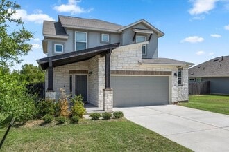 121 Emerald Pass in Kyle, TX - Foto de edificio - Building Photo