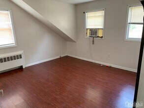 30 N Juliet St in Woodbridge Township, NJ - Building Photo - Building Photo