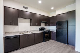 Serra Apartments in Fremont, CA - Foto de edificio - Interior Photo
