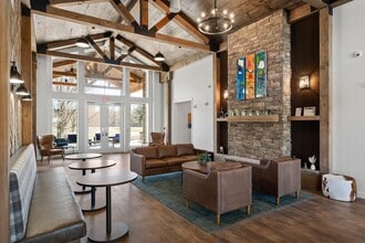 Savannah at Waterford Village in Grand Rapids, MI - Foto de edificio - Building Photo