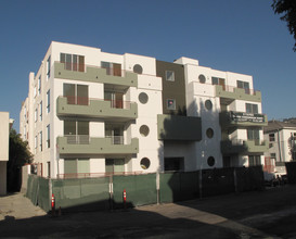 817 N Alfred St in Los Angeles, CA - Building Photo - Building Photo